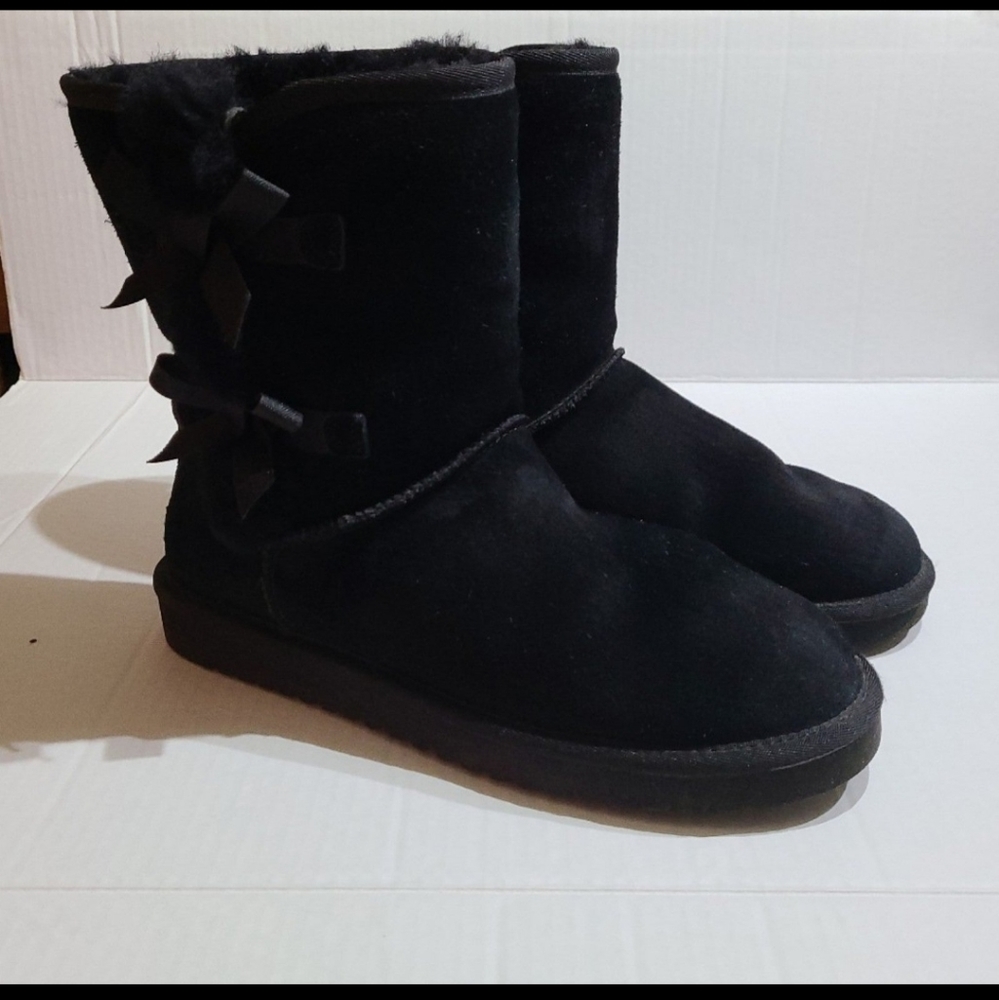 Black koolaburra ugg boots size 10.